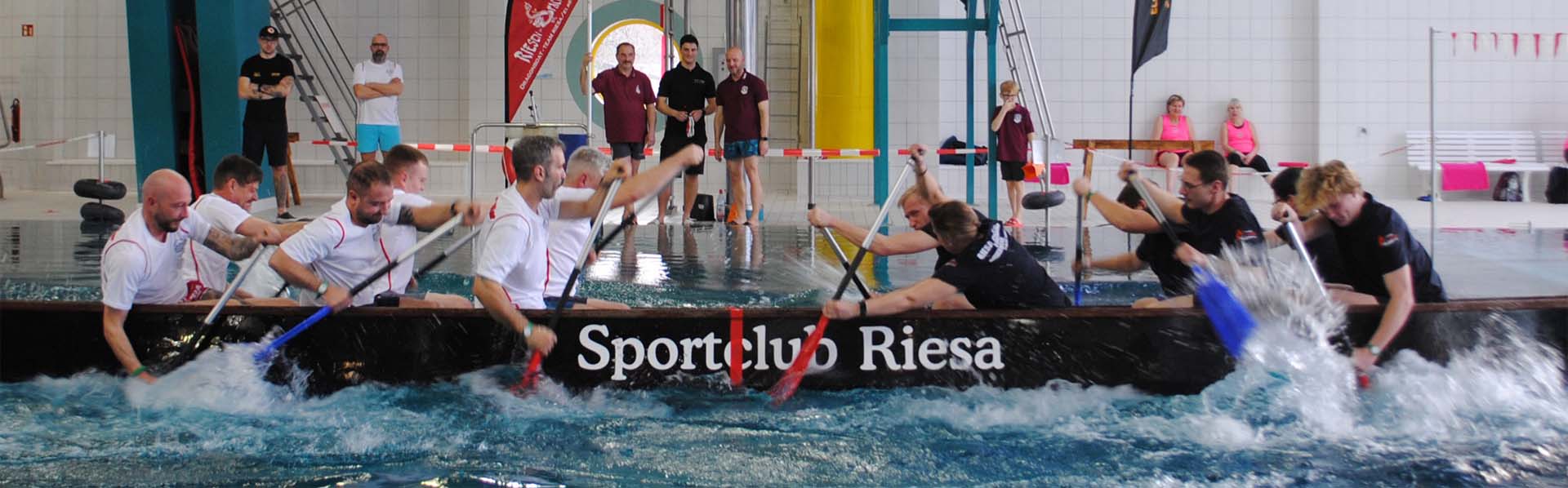 Foto zweier Team zum Indoorcup auf dem Wasser